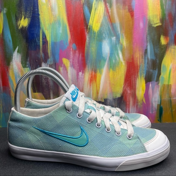 Nike Plaid Low Capri Sneakers - Picture 3 of 7